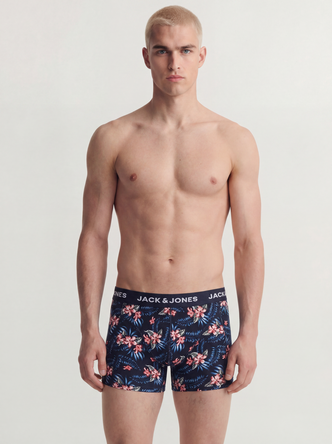 model_shot-front